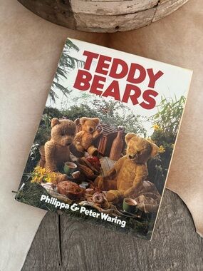 Vintage Teddy Bears Illustrated Hard Cover Book by Philippa & Peter Waring